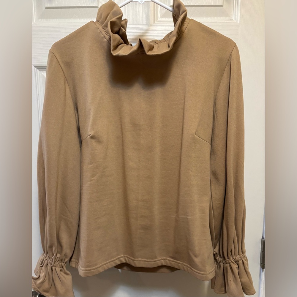 NWOT Elizabeth Wilson Mary Louise Sweatshirt Ruffle Neck and sleeves XS camel